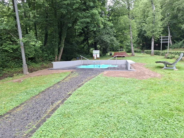 Kneippbecken in Herchen.jpg