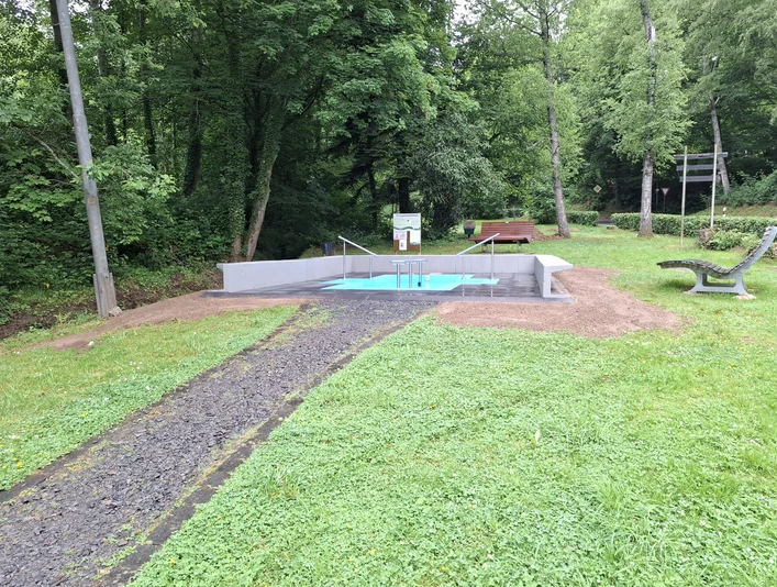 Kneippbecken in Herchen.jpg