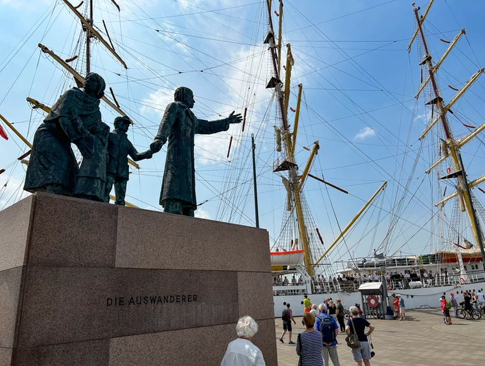 Auswandererdenkmal Bremerhaven Ein Denkmal stellt eine Familie dar