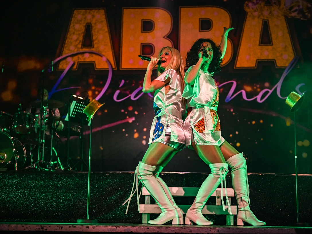 Neue Welt_Silvester Pressefoto3_(c)Steve Vivash.jpg