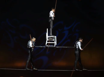 The Great Christmas Circus Artisten Ayala Hochseil