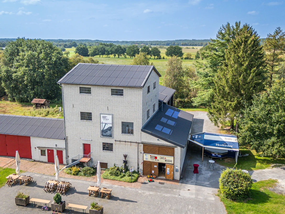 Torfwerk Hahnenmoor.jpg