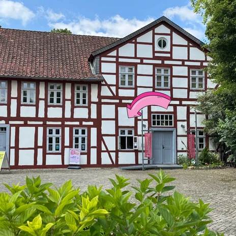 Aussenansicht Stadtmuseum mit Pfeil.jpg