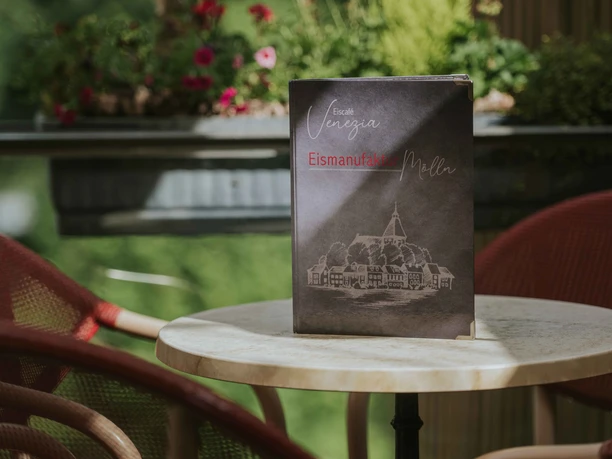 Das Eiscafé Venezia liegt mitten im Zentrum Möllns