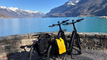 yellow-velo-eblikes-brienzersee.jpg