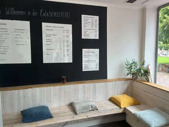 Sitzecke in der Eisschleckerei Sitzecke in der Eis-Schleckerei