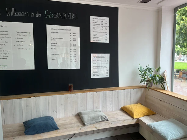 Sitzecke in der Eisschleckerei Sitzecke in der Eis-Schleckerei