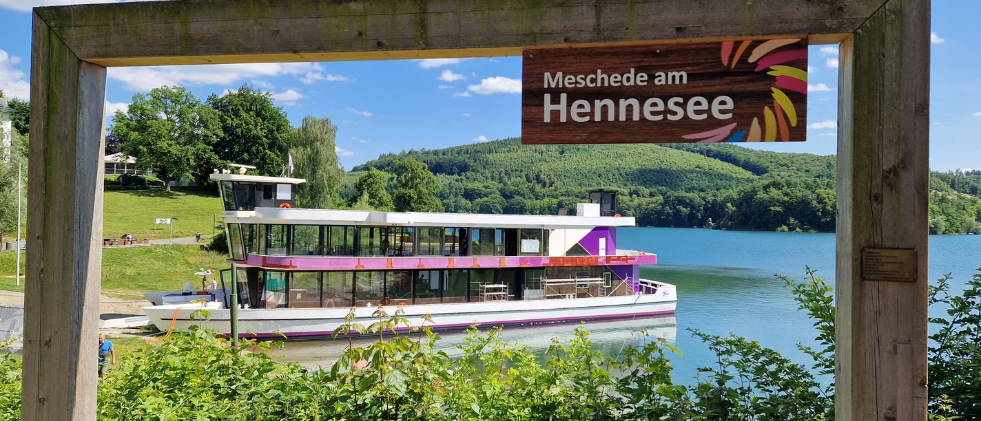 EMS Hennesee Das Ausflugsschiff EMS Hennesee