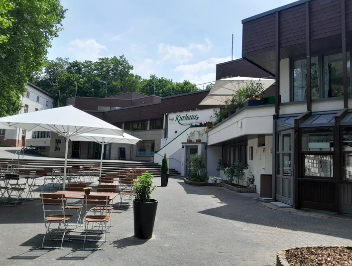 Außenansicht Kurhaus und Tourist Information Außenansicht Tourist Information