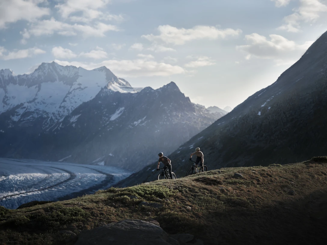 Mountainbiken im Sommer in der Aletsch Arena auf dem Bettmerhorn Enduro Trail Mountainbiken im Sommer in der Aletsch Arena auf dem Bettmerhorn Enduro Trail
