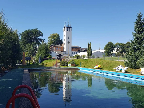 Schwimmbad für die Gästed des Hauses