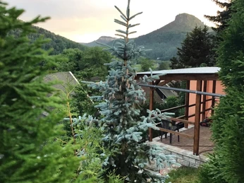 Die obere Terrasse mit Blick zum Lilienstein