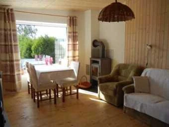 Wohnzimmer mit Blick auf Terrasse