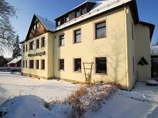Ferienhotel im Winter