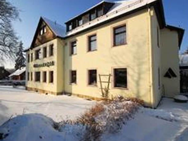 Ferienhotel im Winter