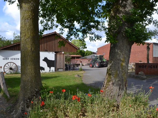 Hof Icken-Außenansicht.JPG