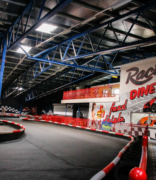 Funpark Meppen - Indoor-Kartbahn 02 © Emsland Tourismus GmbH.jpg