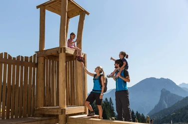 Kolbensattel Spielplatz Kletterturm