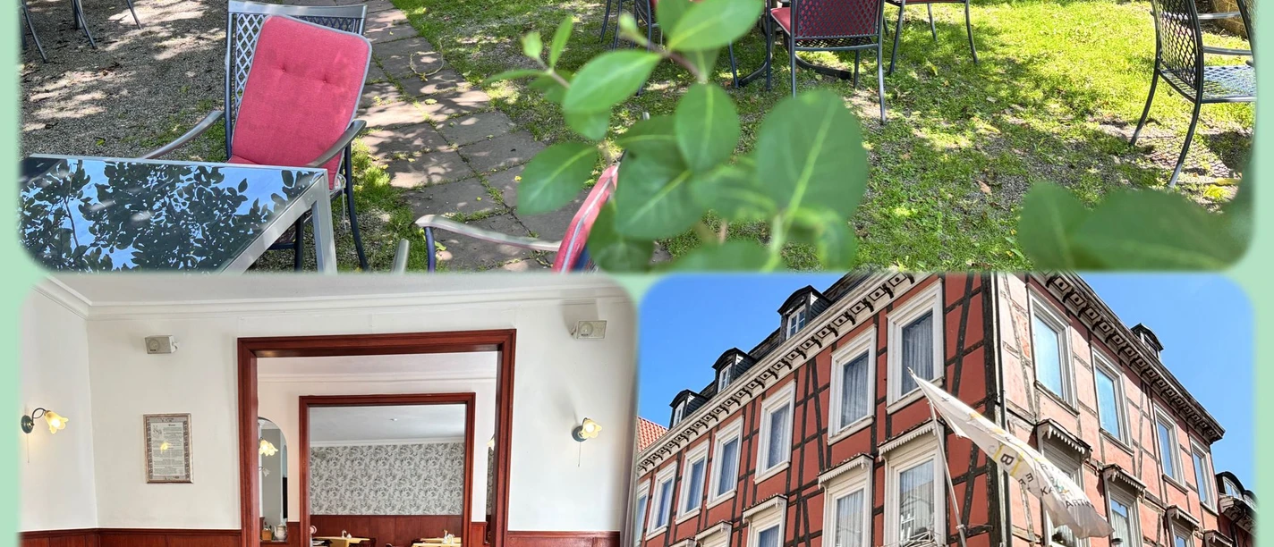 IMG-20250620-WA0006.jpg Ein historisches Café mit Außenbereich im Garten, roten Stühlen und einem Fachwerkgebäude.