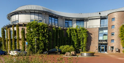 Rathaus zum Stadtpark Gebäude, Parkplatz