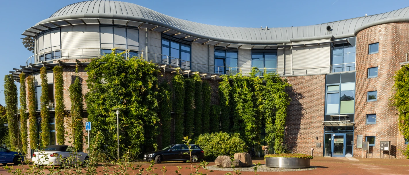 Rathaus zum Stadtpark Gebäude, Parkplatz