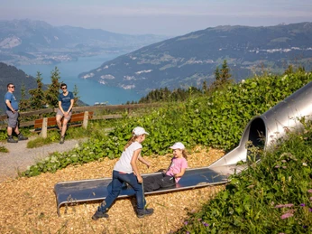 schynige-platte-spielplatz-familie-aussicht-thunersee.jpg