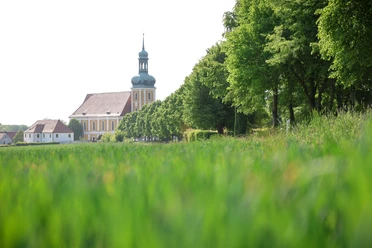 Blick auf die Wallfahrtskirche Rosenthal