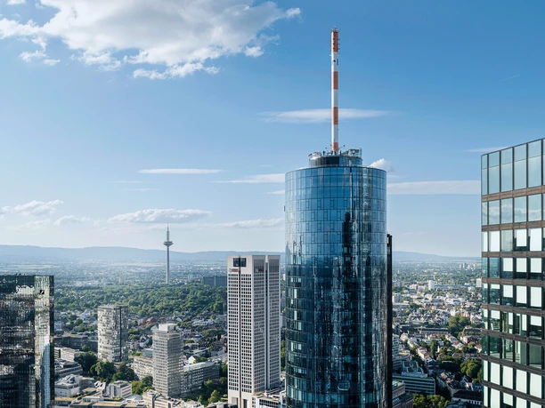 View of Helaba Tower with skyline and Taunus mountains behind