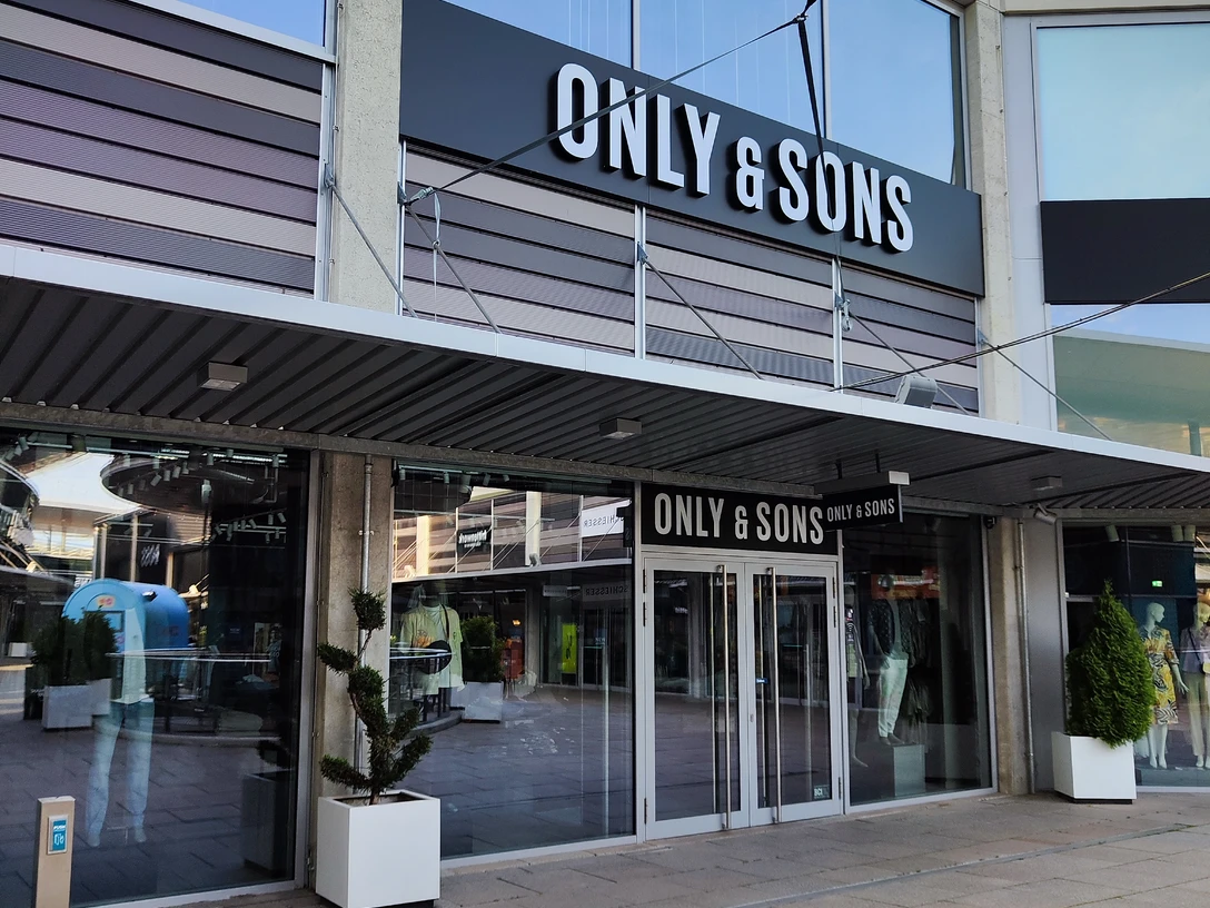 ONLY & SONS.jpg