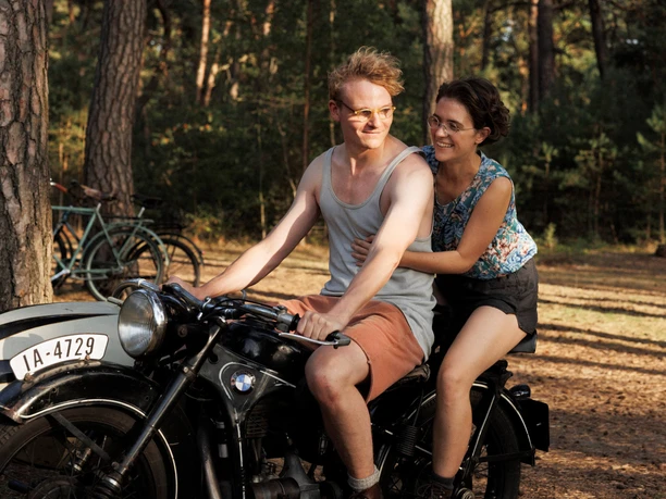 2025-08-21 In Liebe Eure Hilde_c_Frederic Batier, Pandora Film.jpeg