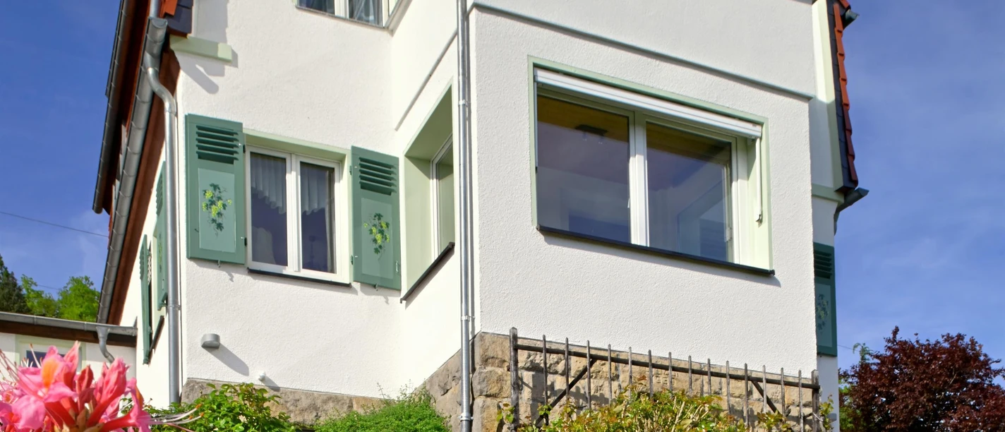 Außenansicht mit Garten