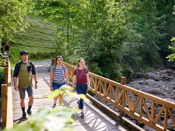 Stationenweg zur Lourdes Grotte in Marbach