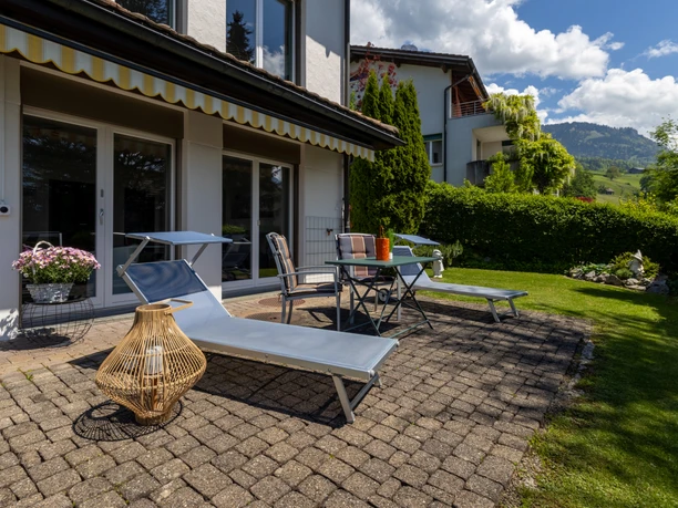 Eigener Eingang in die Ferienwohnung und privater Gartensitzplatz