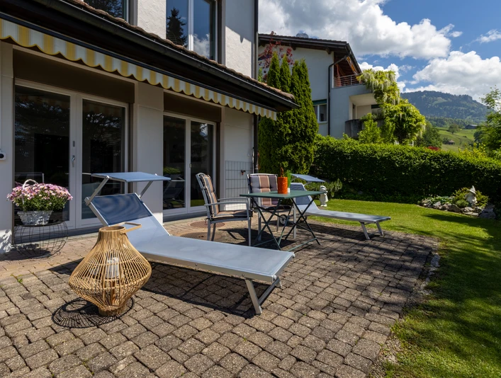 Eigener Eingang in die Ferienwohnung und privater Gartensitzplatz