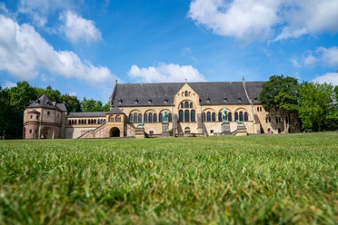 Kaiserpfalz im Frühling