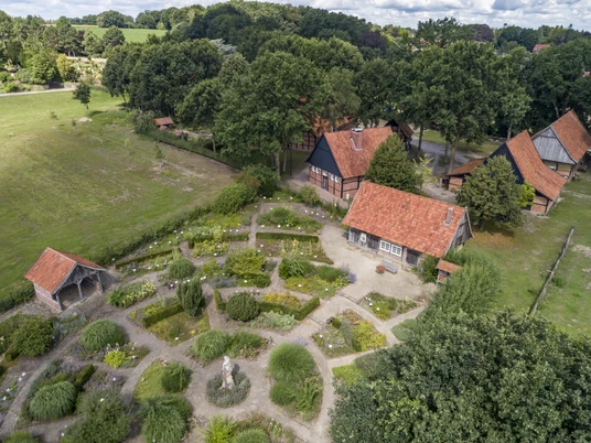 Das Emsland von oben – Heilkräutergarten beim Heimathof Emsbüren ©Emsland Tourismus GmbH.jpg