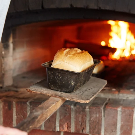 Backhaus Ahmsen – Innenansicht Backstube mit Steinofen ©Naturpark Hümmling (42).jpg