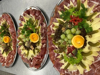 Liederbachhalle Speisen