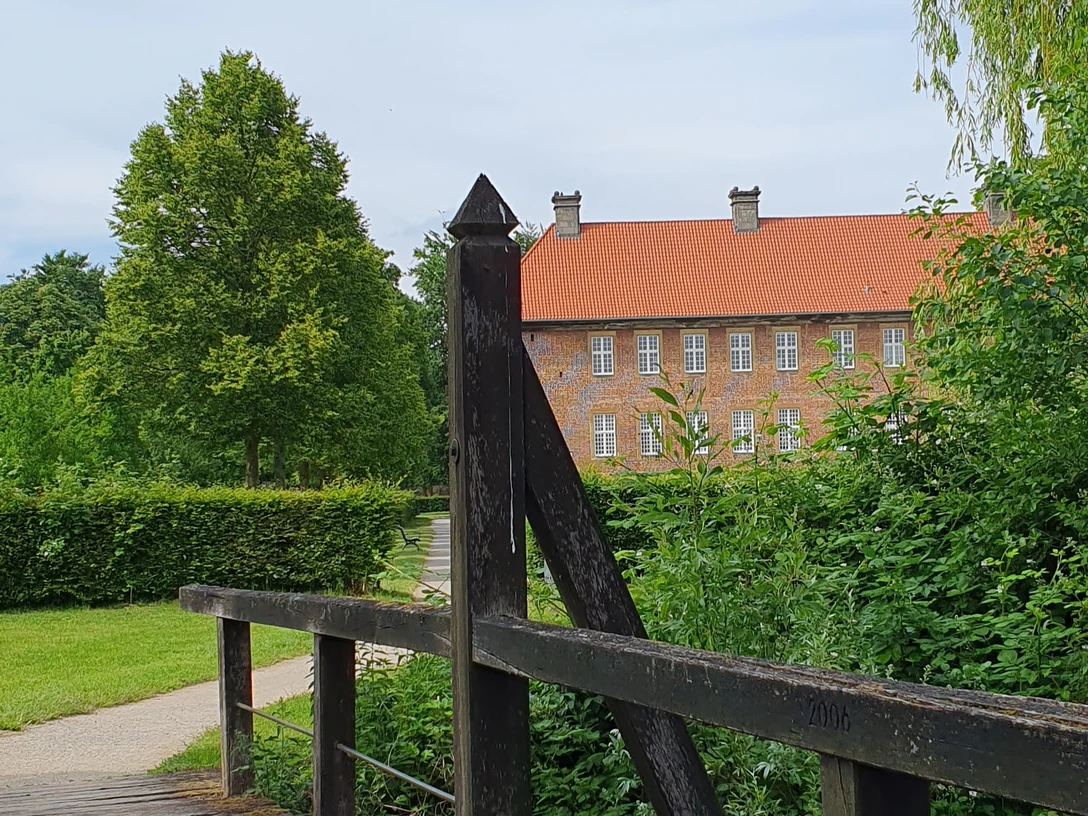 Kloster Clarholz.jpg Brücke im Kloster Clarholz
