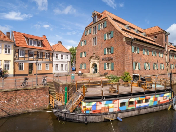 Kunstkudder Stade Der Kunstkudder im Stader Hansehafen.