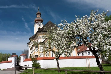 Heilig-Kreuz-Kirche_Berbling.jpg