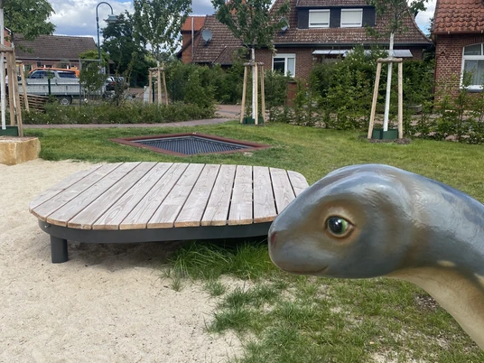 Spielplatz am Marktplatz Loccum Dino und Trampolin Stadt Rehburg-Loccum.jpeg Spielplatz am Marktplatz Loccum Dino und Trampolin