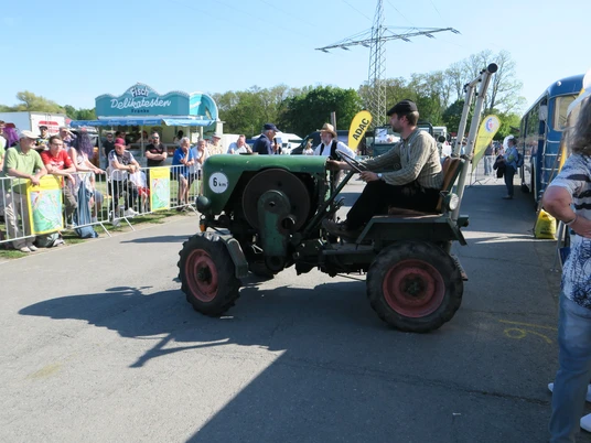 Teile von Militär-Jeeps in Traktoren (1).JPG