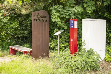 Entdeckerort Luhe in Luhdorf Blick auf die Luhe-Brücke und das alte Wasserkraftwerk in Luhdorf