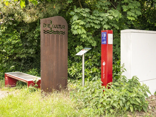 Entdeckerort Luhe in Luhdorf Blick auf die Luhe-Brücke und das alte Wasserkraftwerk in Luhdorf