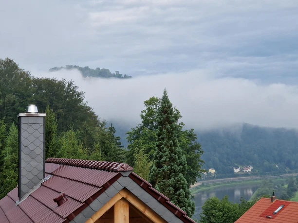 Elbtal im Nebel