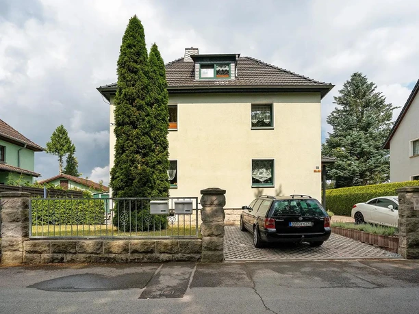 PKW-Stellplatz am Haus