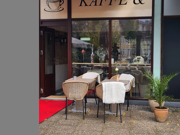 Cafe_og_udefra
