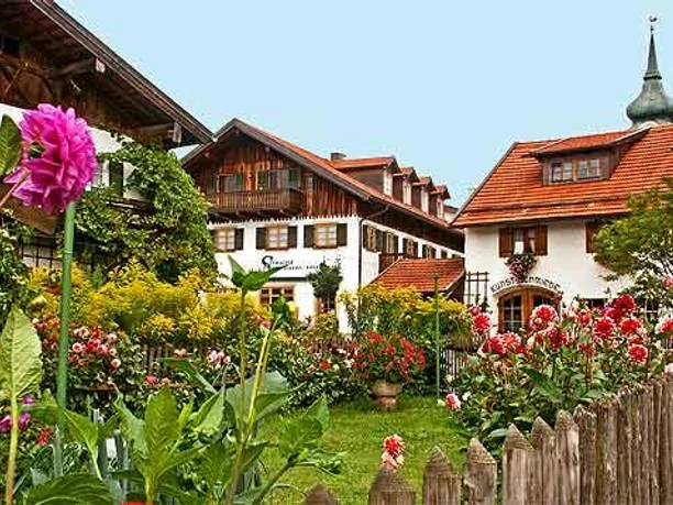 Blumenschmuck - Dorfstraße