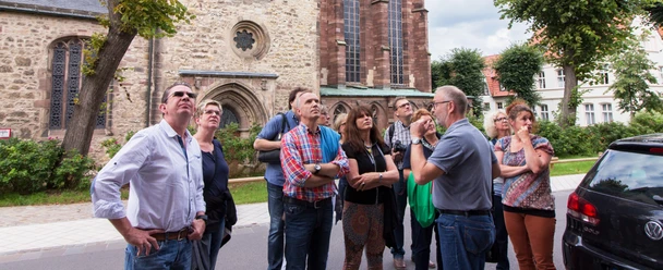 FotoStadtführungWarburg.jpg Gruppe bei einer Stadtführung mit Guide in Warburg